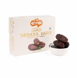 Khajur Medjol Jumbo 500 Gms displayed with jumbo Medjool dates, plump texture, glossy skin, and premium quality.